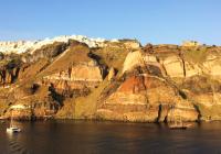 Santorini Grčka plavo nebo morska obala otok brodovi